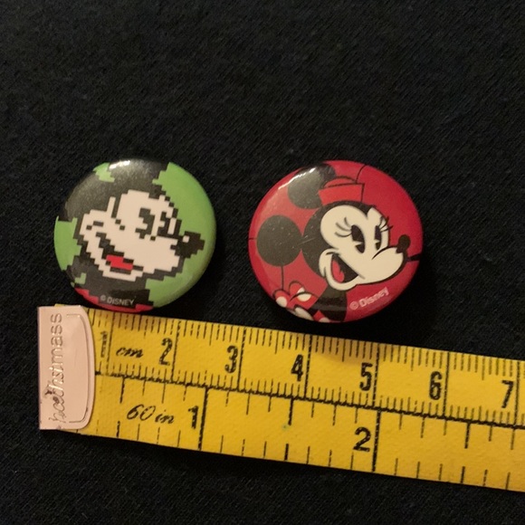 Mickey and Minnie Mouse buttons set of 2 - Picture 3 of 3